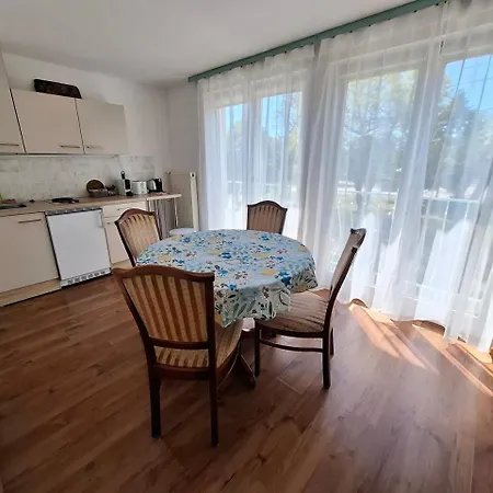Napvirág - Közel Mindenhez Apartman Balatonakarattya