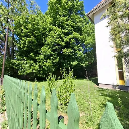 アパート Napvirag - Koezel Mindenhez バラトンアカラッチャ