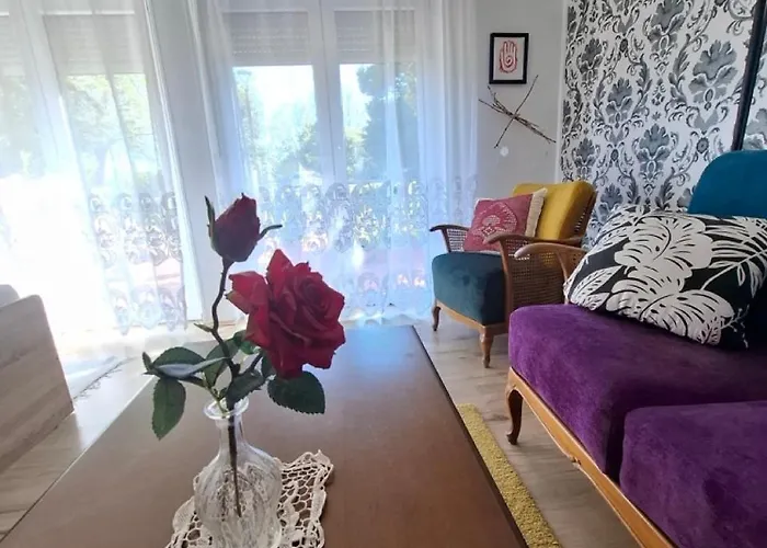 Napvirag - Koezel Mindenhez Apartment *